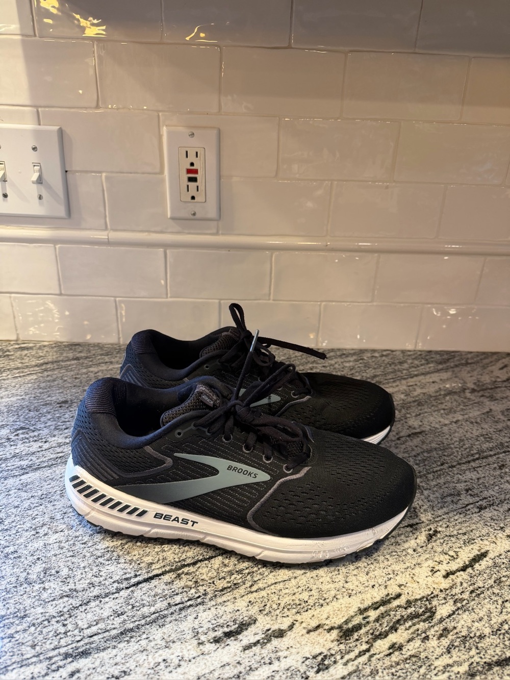 Men’s Brooks Beast 20 Size 11